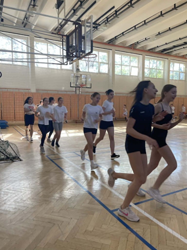 Testnevelésóra katonasportolókkal